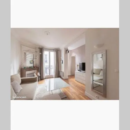 Apartment 5 Minutes Away From Eiffel Tower
