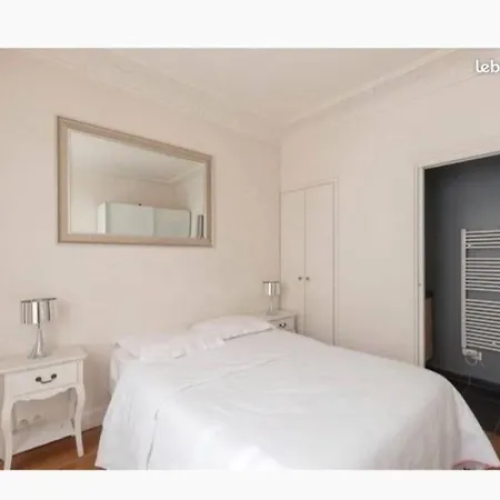 5 Minutes Away From Eiffel Tower Apartment