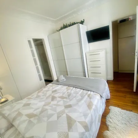 Apartment 5 Minutes Away From Eiffel Tower Paris
